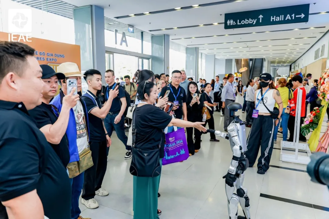 图片 立足越南,放眼世界:AIE人形机器人“圈粉”越南,12月双城大展备受期待