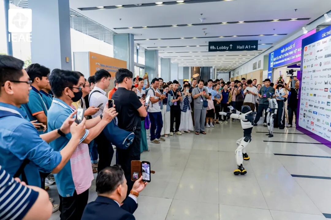图片 立足越南,放眼世界:AIE人形机器人“圈粉”越南,12月双城大展备受期待