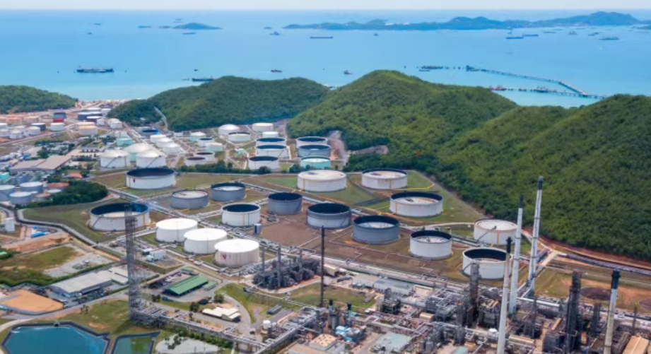 油价缺口持续至 2027 年！东南亚跨境物流成本承压，储能光伏赛道迎爆发机遇！