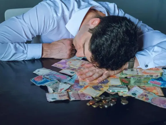 负债32亿！29年老牌巨头宣告破产