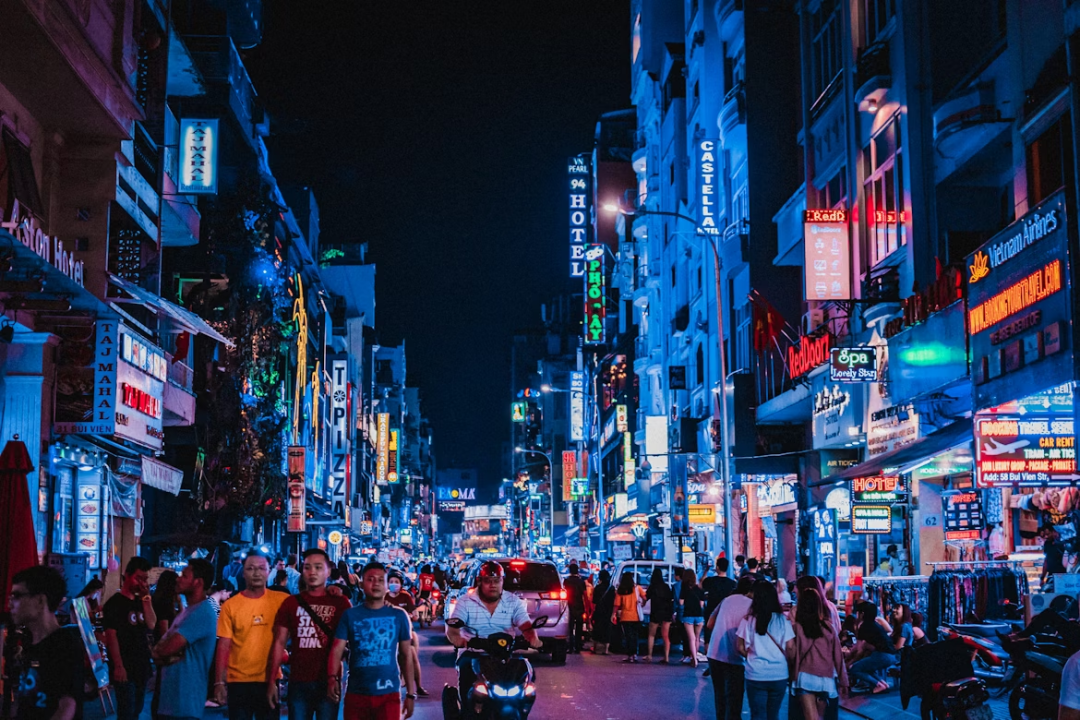 这个东南亚国家闷声发财：一边赚美国钱，一边怕中国影响