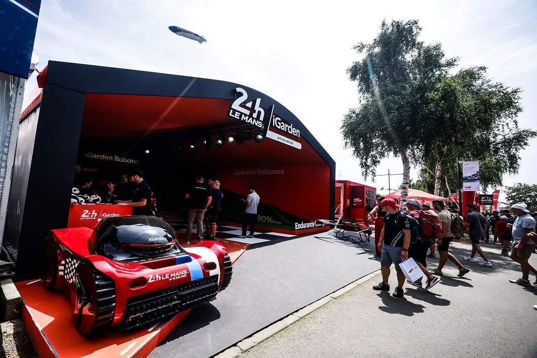 年入10亿，深圳老厂房跑出一个“第一股”