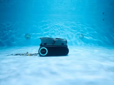 年入10亿，深圳老厂房跑出一个“第一股”