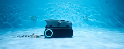 年入10亿，深圳老厂房跑出一个“第一股”