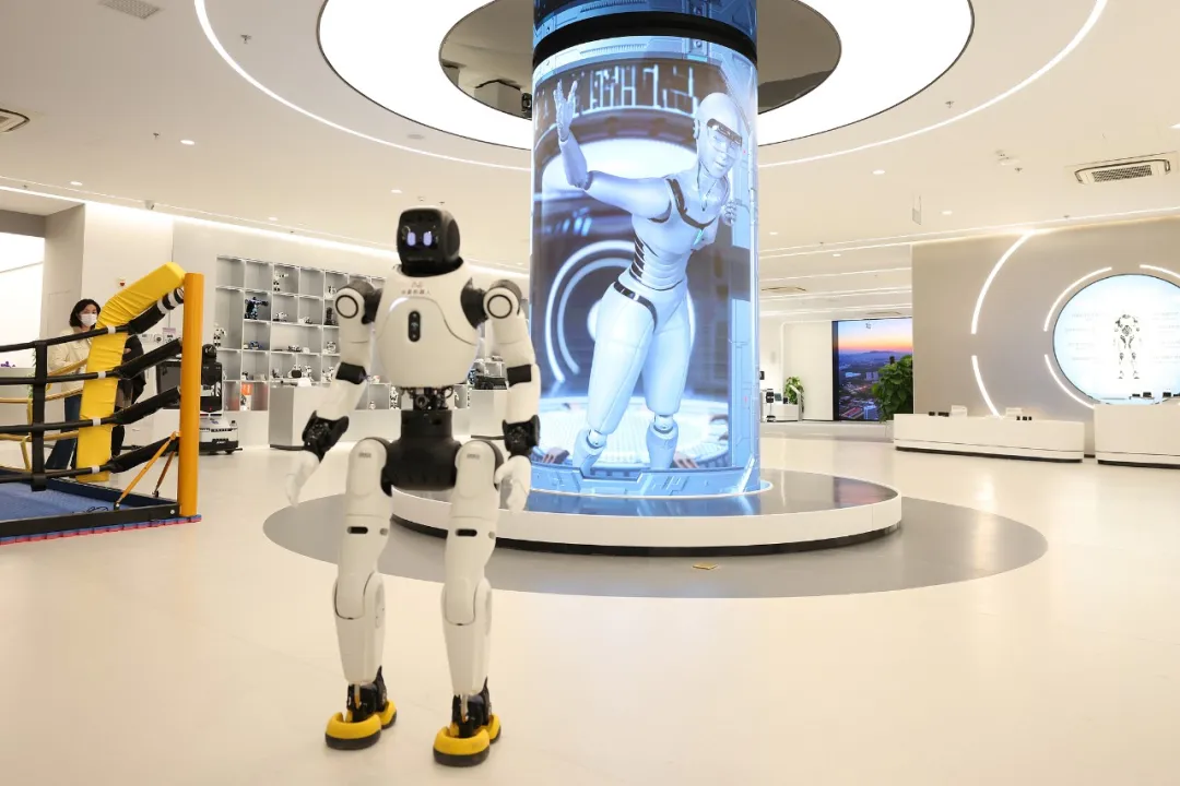 政府工作报告这些新提法、新举措释放什么信号？