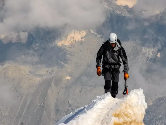 广东大卖的冲锋衣连续6年全球第一，年销56亿