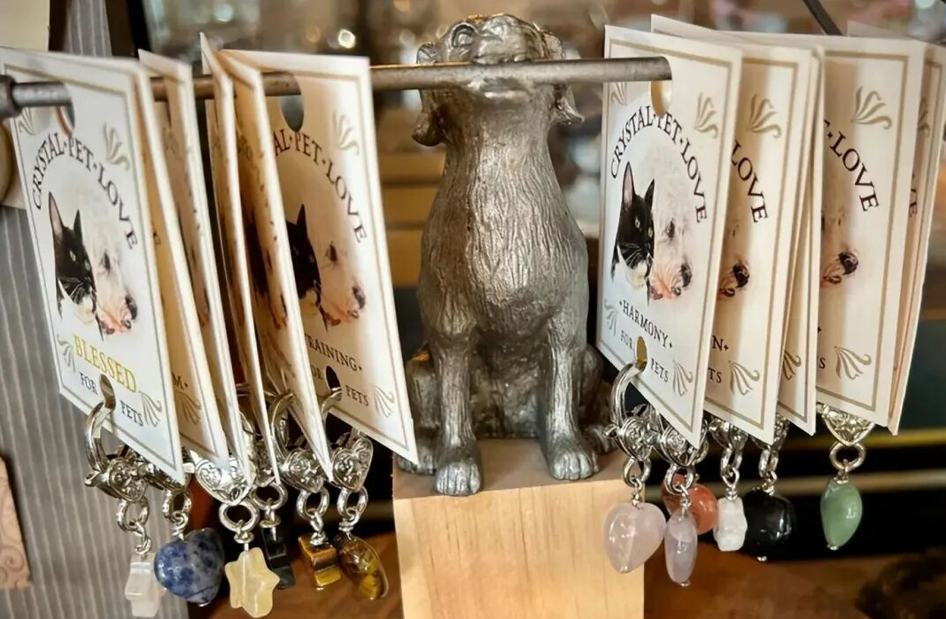 热度暴涨3150%！宠物水晶如何成为情绪消费新风口？