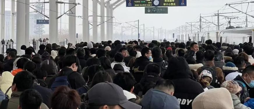 新年新风向,深圳北高铁广告霸屏,CHWE温暖相伴春运回家路!