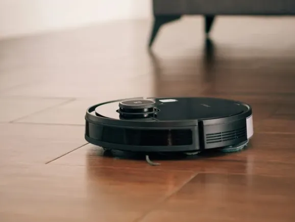 股价暴跌 80%，扫地机器人鼻祖被深圳“乙方”接盘