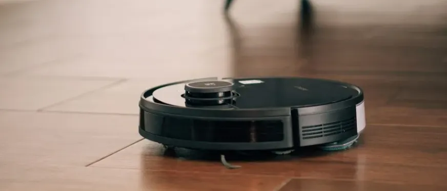 股价暴跌 80%，扫地机器人鼻祖被深圳“乙方”接盘