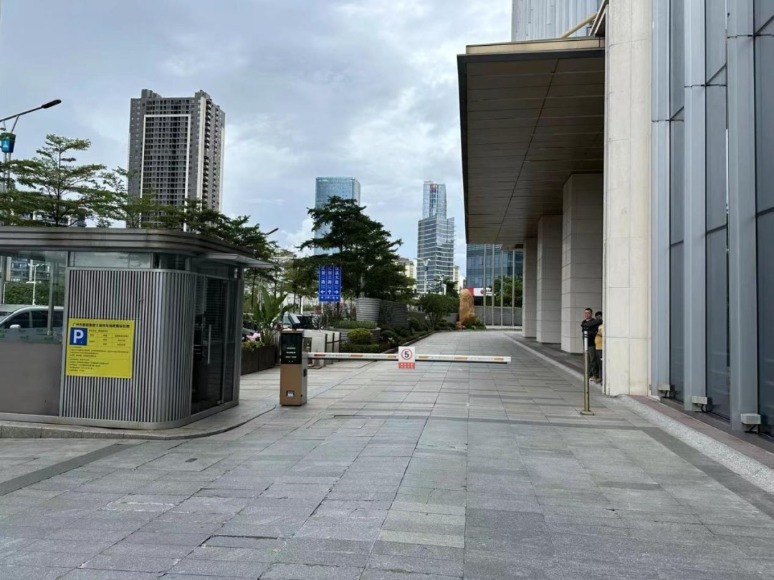 数百名商家聚集Temu总部 拼多多回应:“平台不会去赚商家违规罚款这个钱”