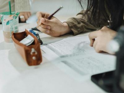 37斤黄金，25倍月薪，跨境大卖疯狂撒钱！