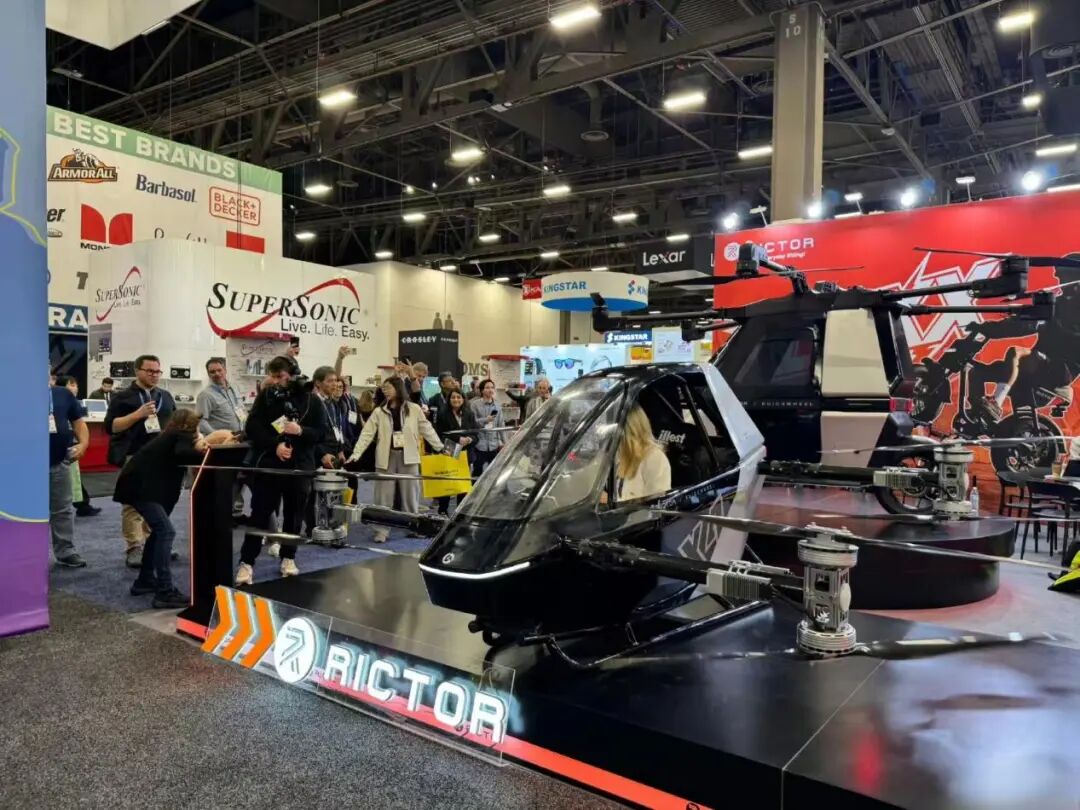 CES变成中国科技秀：机器人跳舞、熊猫获奖、眼镜会说话