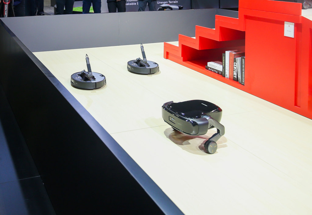 CES变成中国科技秀：机器人跳舞、熊猫获奖、眼镜会说话