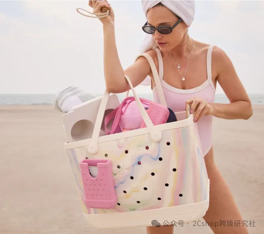 图片 凭2个动作打造出爆款,这个洞洞包独立站年入近2亿
