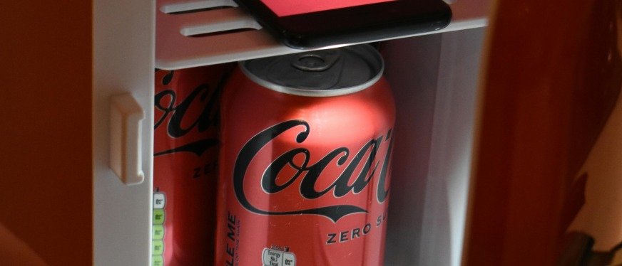 一条视频引爆180万播放！迷你小冰箱在海外卖疯了