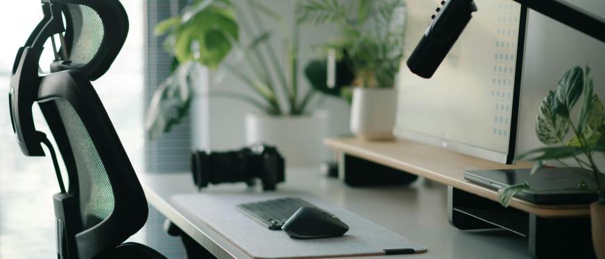 单日狂卖1700件，智能升降桌刷屏海外