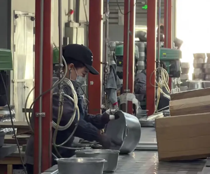 年销1200万口锅，亚马逊增长300%！这个97年浙江“厂二代”，凭什么卖爆全球？