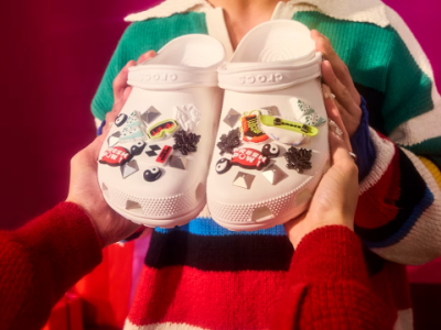 从“最糟发明”到年销33亿美元：Crocs如何靠Ugly Chic征服Z世代？