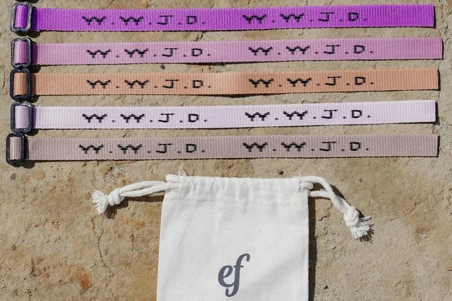 图片 4个字母引爆 TikTok!义乌手链出海爆卖 4.5 万件!