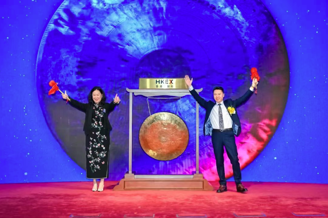 年入近70亿却每天想“逃”！她到底在怕什么？