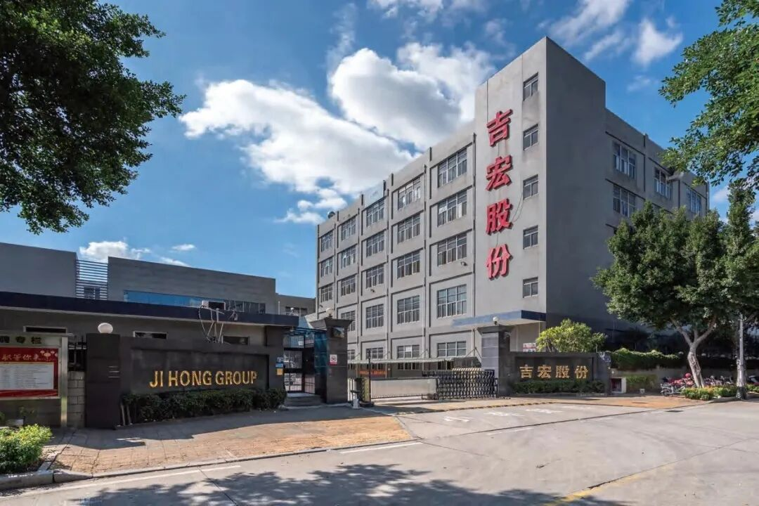 年入近70亿却每天想“逃”！她到底在怕什么？