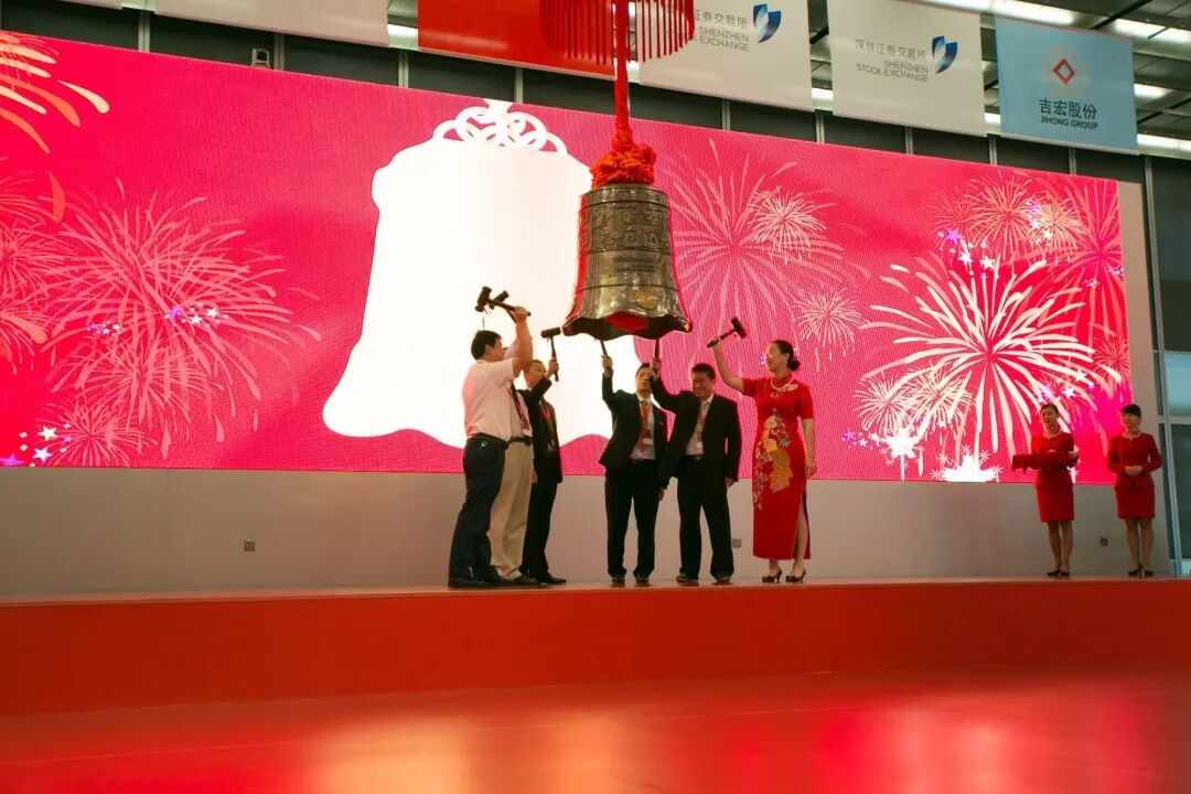 年入近70亿却每天想“逃”！她到底在怕什么？