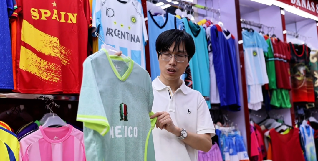 图片 世界杯VS义乌:赛场上的风采,赛场下的狂欢!