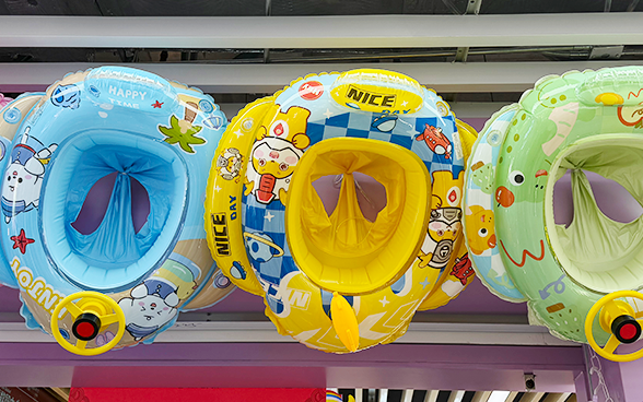 义乌：有五彩缤纷的夏天，就会有爆单的IP游泳圈！