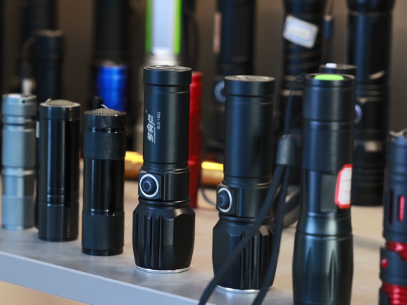 “死亡”行业里杀出血路！这个宁波小镇靠手电筒年捞80亿