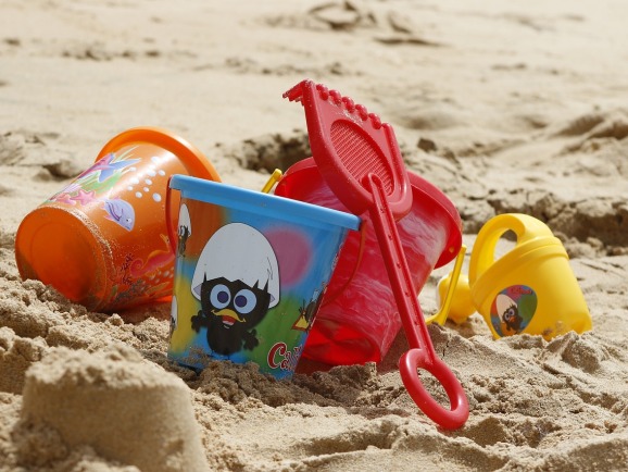 紧急下架！3大版权案冻结资金，圣诞树、动物插画、菠萝车图案中招