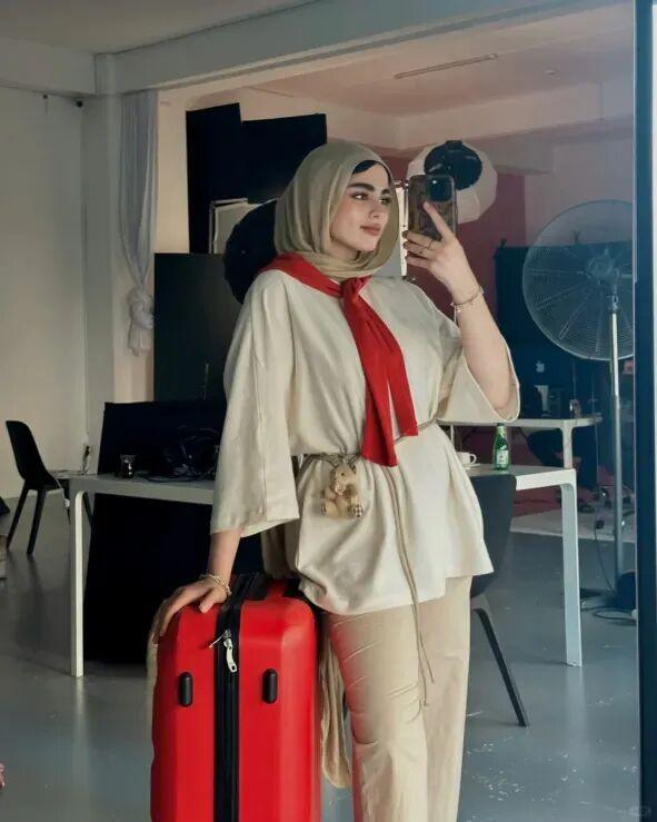 中国手机壳在中东溢价超10倍：国内过气款成迪拜“品位象征”，镶钻定制款热销