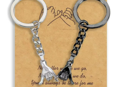 TikTok情侣钥匙扣卖了55万，“拉钩”的浪漫狠狠拿捏老外