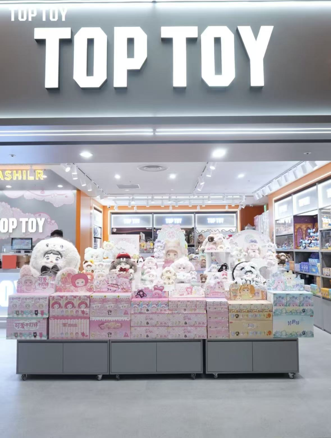 潮玩第二股之争：TOP TOY 递表港交所，它能成为下一个“泡泡玛特”吗？