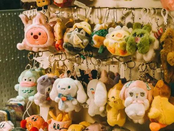 潮玩第二股之争：TOP TOY 递表港交所，它能成为下一个“泡泡玛特”吗？