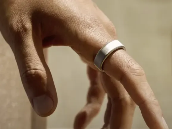 无屏穿戴新蓝海：智能戒指如何实现年销300万枚？