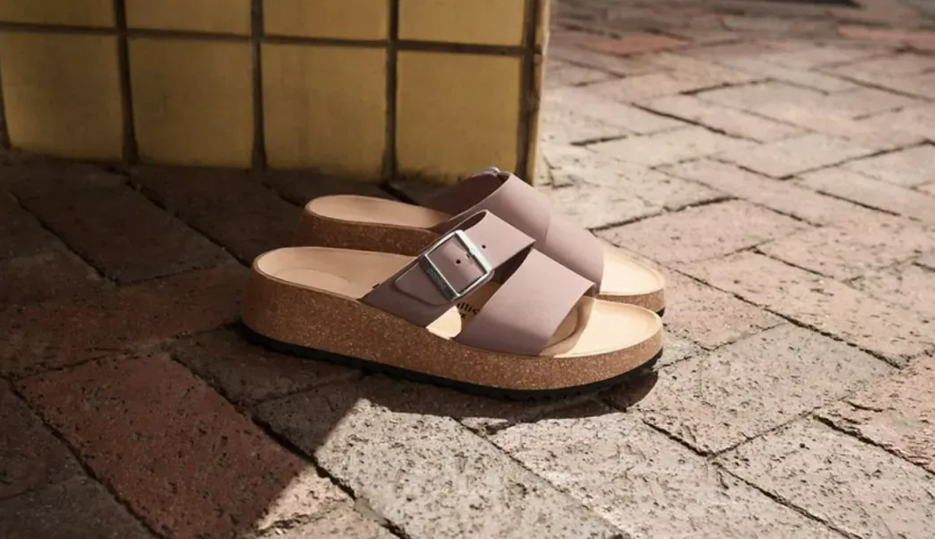 250年老牌逆袭：Birkenstock如何从"丑鞋"变身全球爆款​