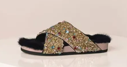 250年老牌逆袭：Birkenstock如何从"丑鞋"变身全球爆款​