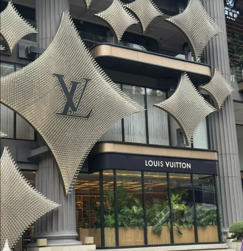 大企业出海VS小企业出国:资本扩张与生存突围的本质差异