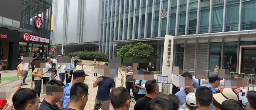 狂飙的平台,下跪的商家,在刺痛谁?