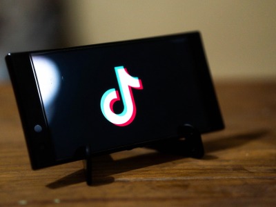 你知道最近 TikTok 上有什么热点话题吗？