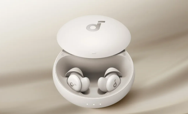 安克创新做耳机独立站,半年营收15亿!