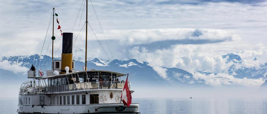 价格疯涨、订单爆单！中东局势下中国冷门产品意外爆火 | 爆品洞察