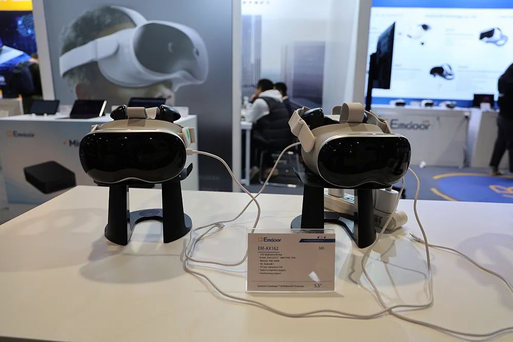 暴走3万步逛遍CES 2024：AI席卷一切，8大方向最火