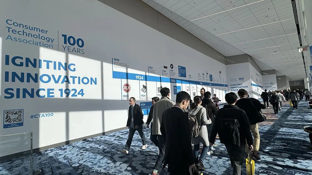 暴走3万步逛遍CES 2024：AI席卷一切，8大方向最火