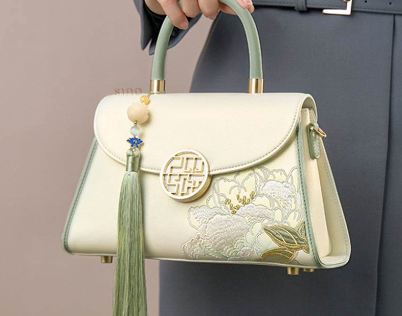 留学生女孩把中国刺绣做成轻奢包包,价格直接翻10倍!