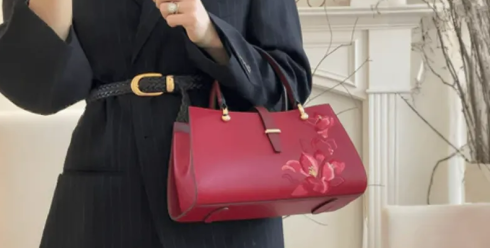 留学生女孩把中国刺绣做成轻奢包包，价格直接翻10倍！