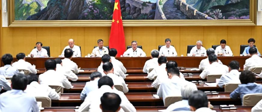 李强主持召开国务院第五次全体会议,拓展绿色贸易、跨境电商等新的外贸增长点