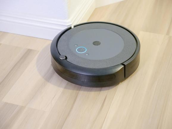 中国扫地机拿下东南亚80%市场！石头、科沃斯如何靠本土化渠道逆袭iRobot​