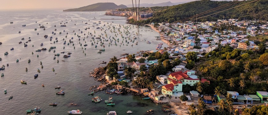 2025关税“反击战”:谁在重塑全球跨境生态?